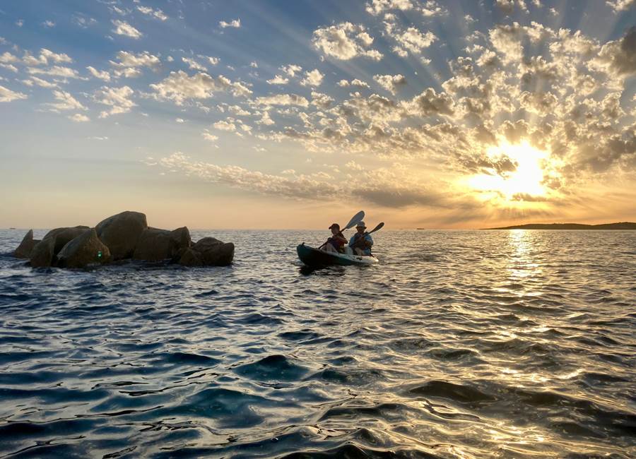 Abbartello canoe kayak Corse au coucher de soleil