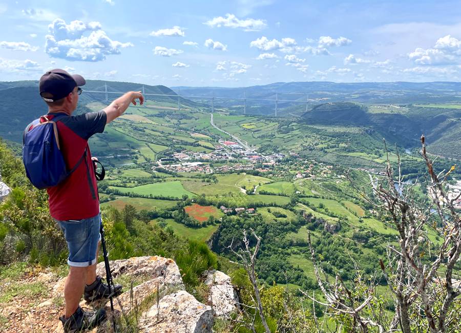 Randonnée vue sur le viaduc de Millau