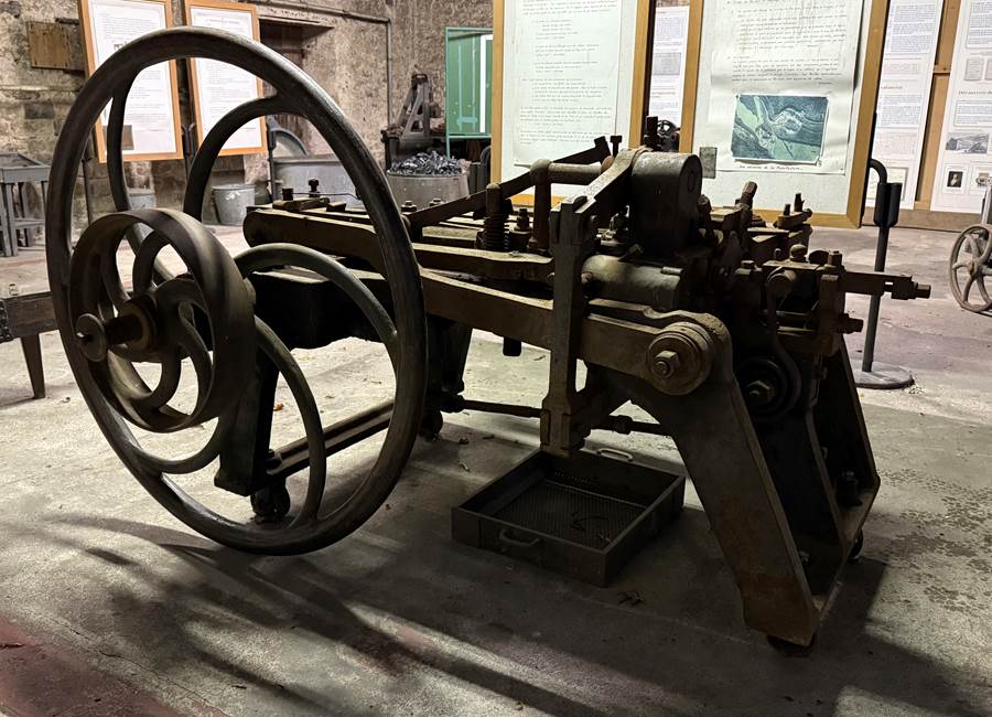Machine à clous de C. Levy, classée Monument historique