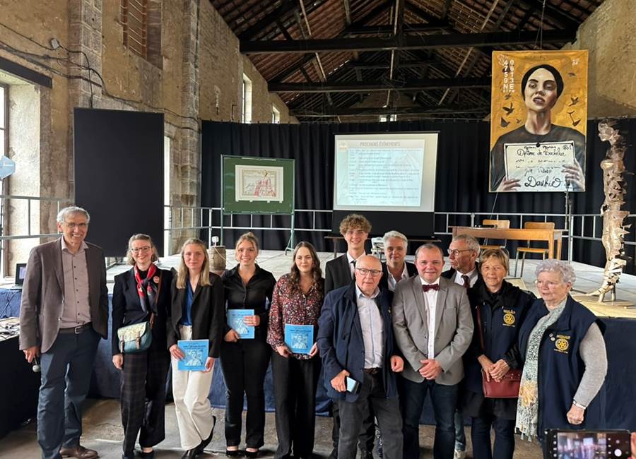 Julie Victoire lance le baccalauréat 2024 avec un concours d'éloquence