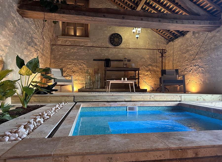 Chambre-d-hotes-jacuzzi-couple-bourgueil