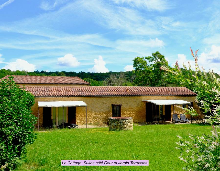 DOMAINE DU CHAMP DE L'HOSTE - chambres d'hôtes à Larzac 24170 - Dordogne - location suites côté jardin et côté cour - location maison de vacances -