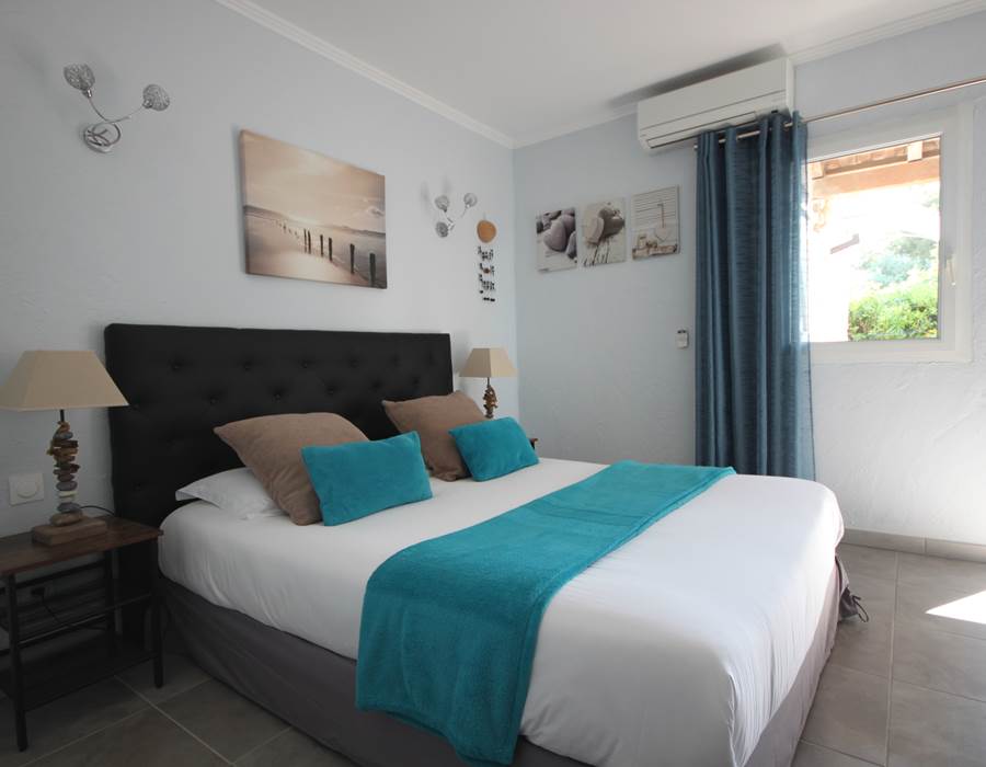 Chambre-T2-Agriates-vue-mer-Appart-BleuAzur