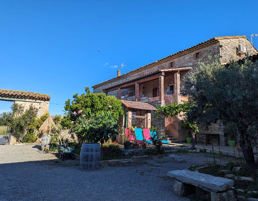 La cour intérieure de jour