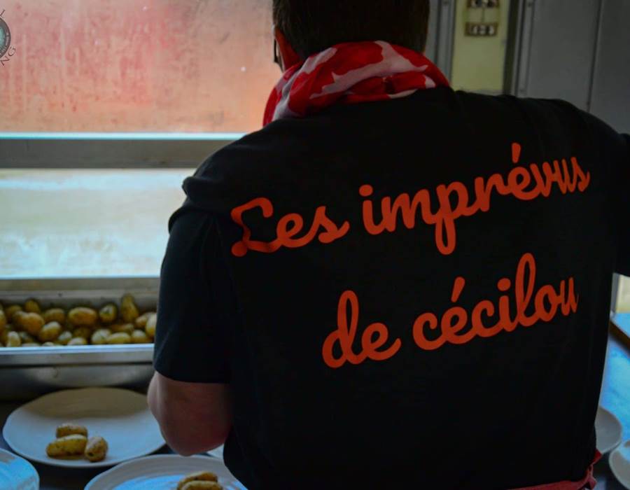 Repas servi par le traiteur "Les Imprévus de Cécilou"