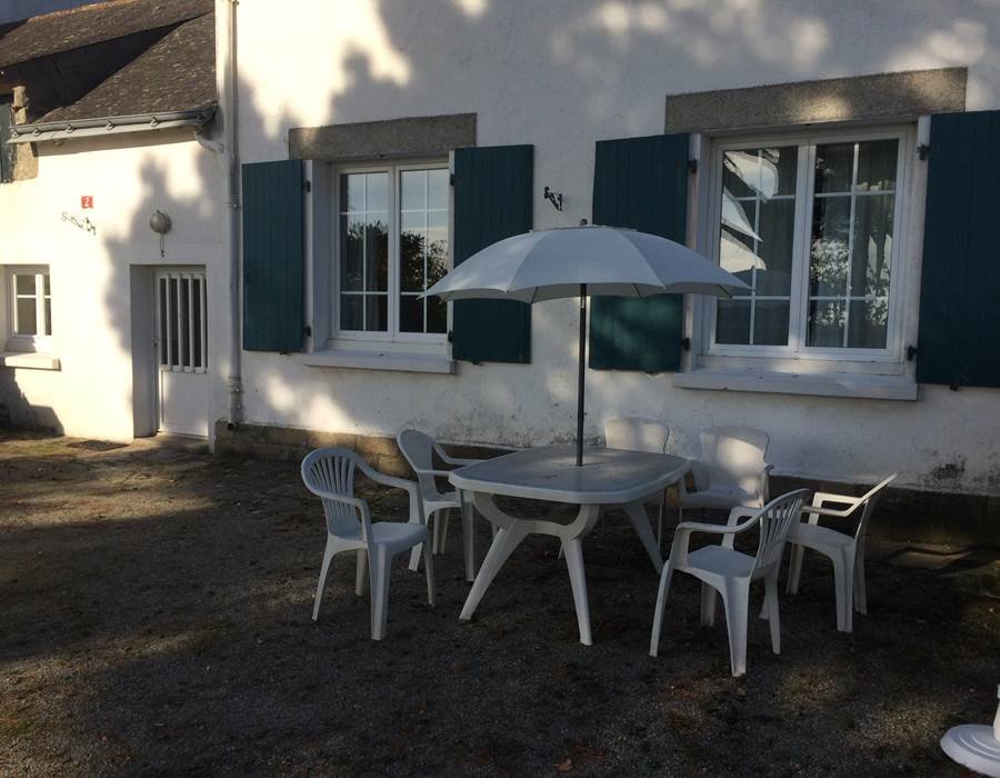 gite pour 7 personnes avec vue sur Groix, vaste parc avec jeux pour enfants, piscine chauffée en saison