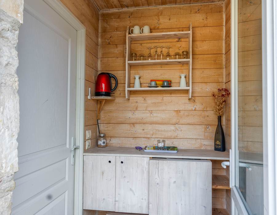 Logis-Les-Trois-Moulins-Ile-de-Ré-chambres-d-hotes-kitchenette