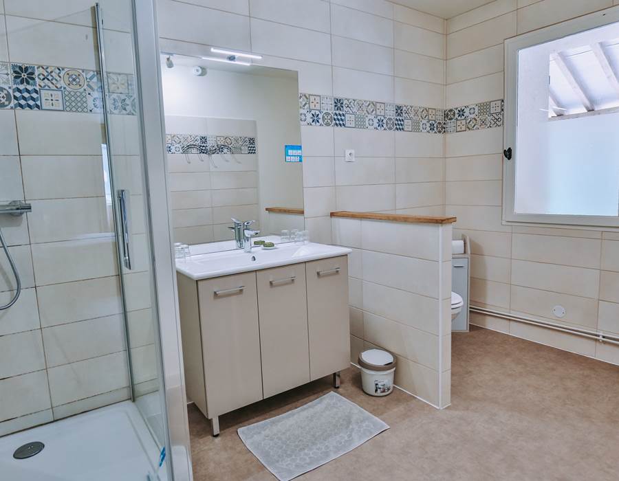 Gîte partagé n°2 - Salle de douche