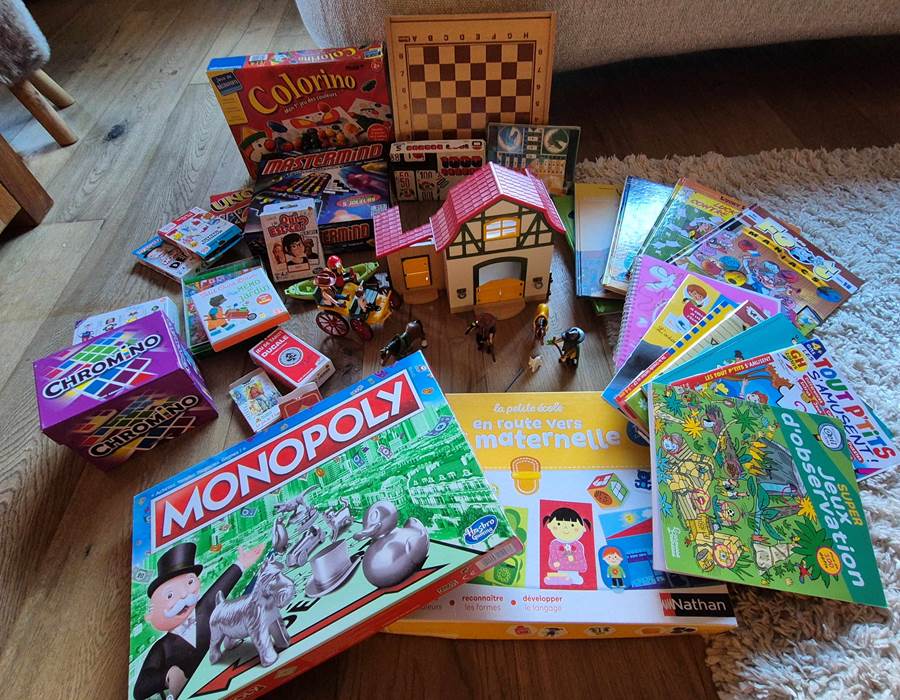 Jeux de société, livres et bandes dessinées