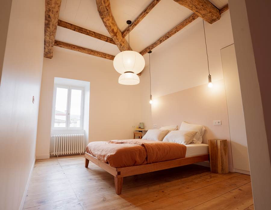 chambre de 25 m2 avec les sanitaires