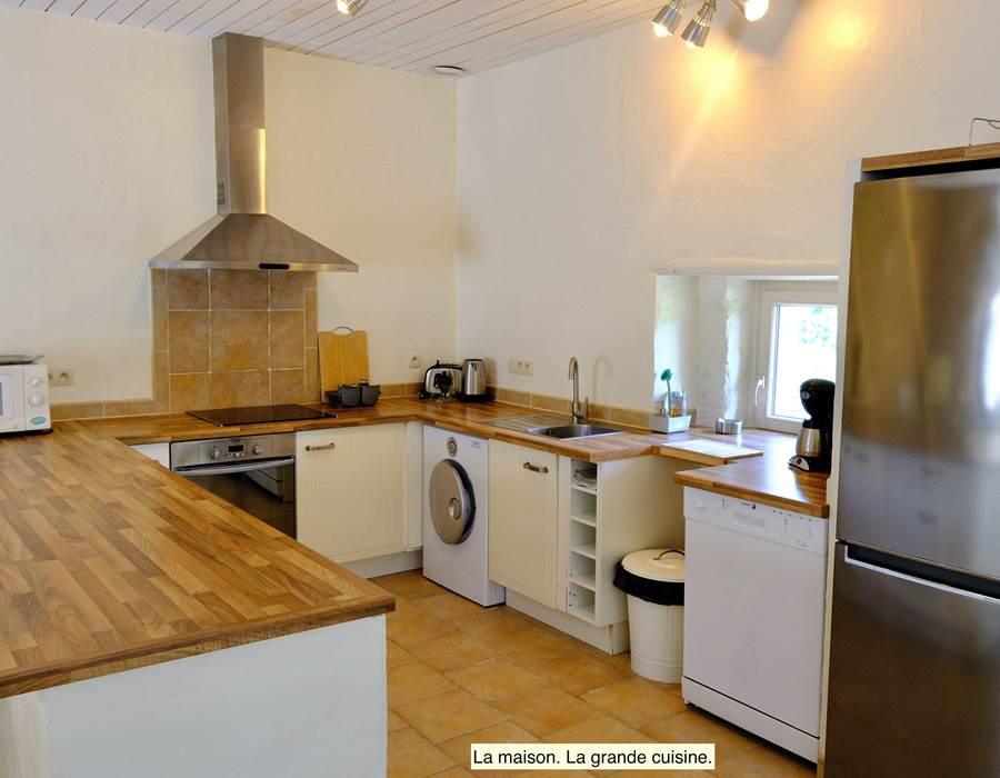 DOMAINE DU CHAMP DE L'HOSTE - maison d'hôtes à Larzac 24170 - Gîte de charme - Location maison de vacances avec piscine et spa -