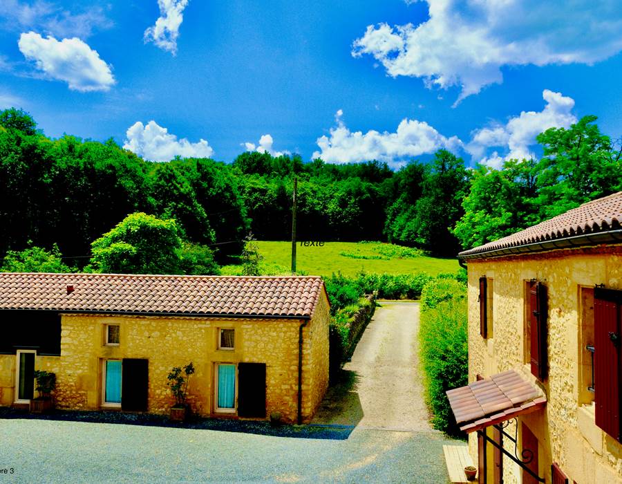 DOMAINE DU CHAMP DE L'HOSTE - maison d'hôtes à Larzac 24170 - Gîte de charme - Location maison de vacances avec piscine et spa -