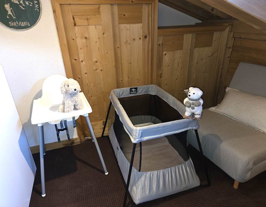 Lit bébé et chaise haute gratuitement sur demande