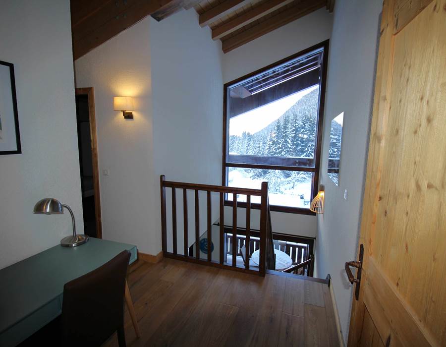 Coin bureau indépendant avec vue montagnes