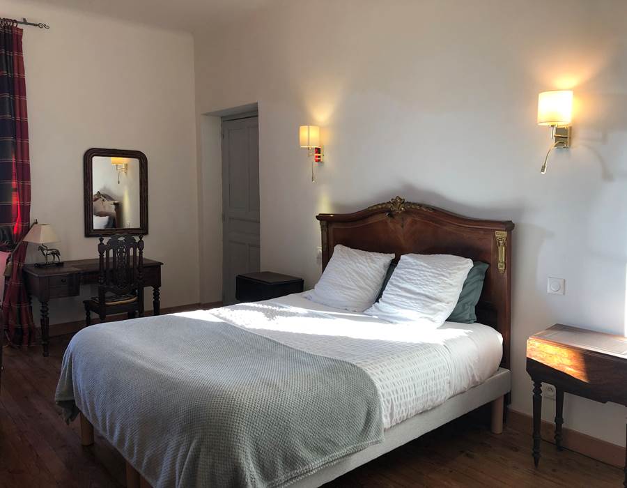 grande chambre , lit queen size 160 x 200