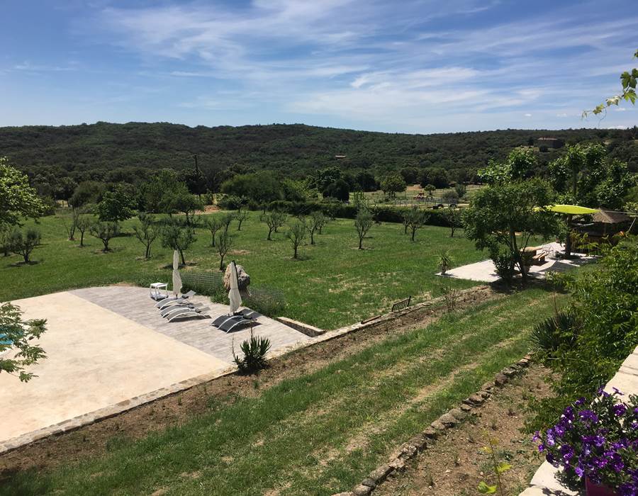 piscine et terrasse d'été