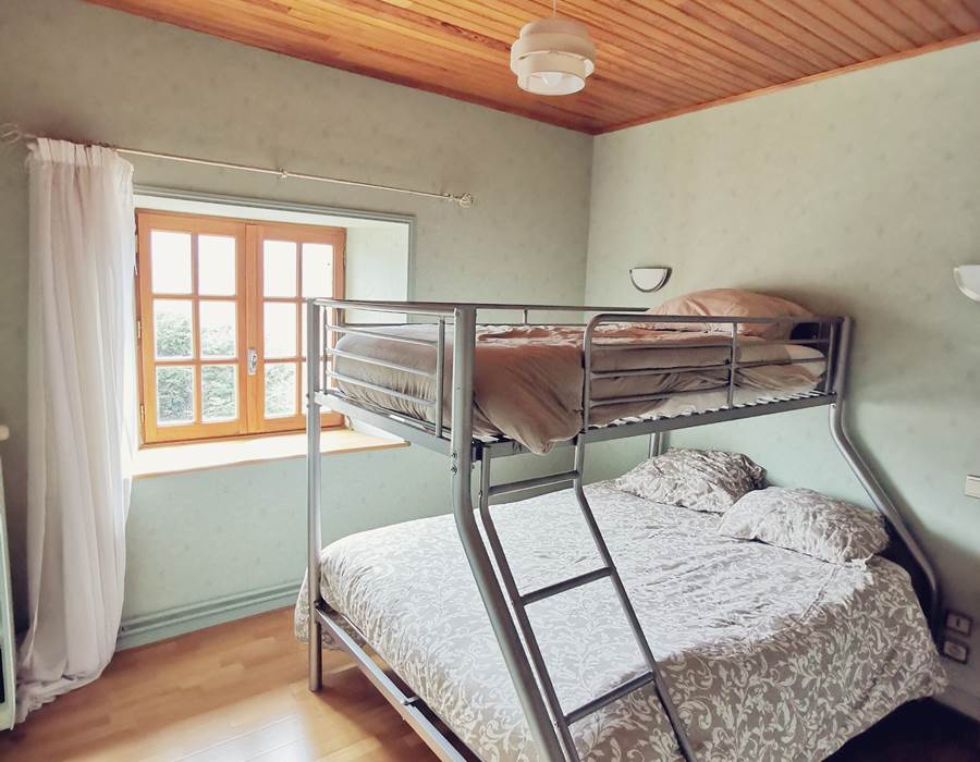 Chambre 5 : un lit double