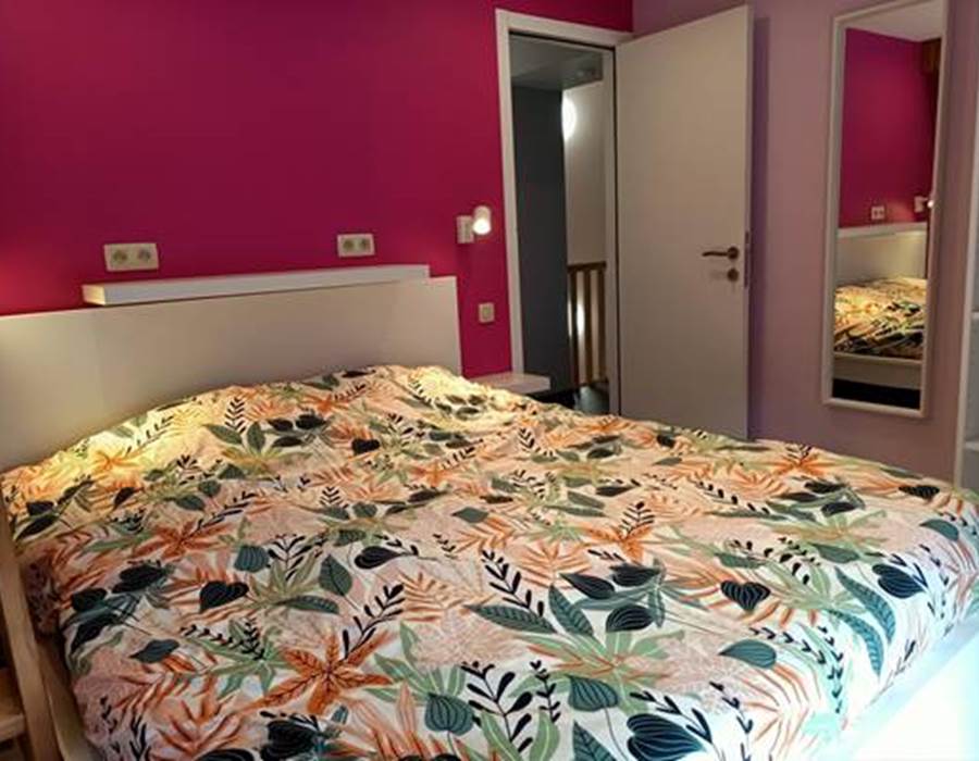 La chambre rose - 1 lit 160x200 + 1 lit 90x200 sur la mezzanine