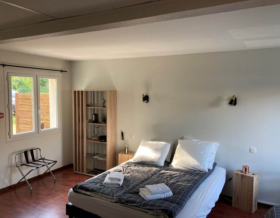 le-sherman-chambre-spacieuse-25-m²-literie-haute-qualité-emplacement-idéal-sécurité-entrée-privative-séjour-inoubliable