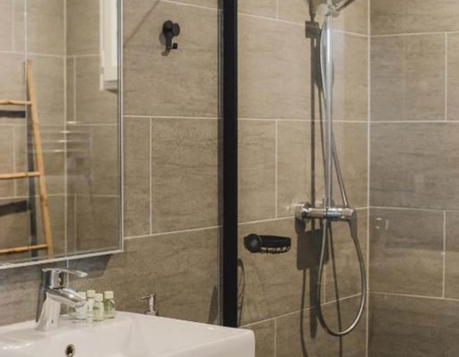 MAS ARMELIN - Chambre Double - Vue sur Piscine - Salle de Bain