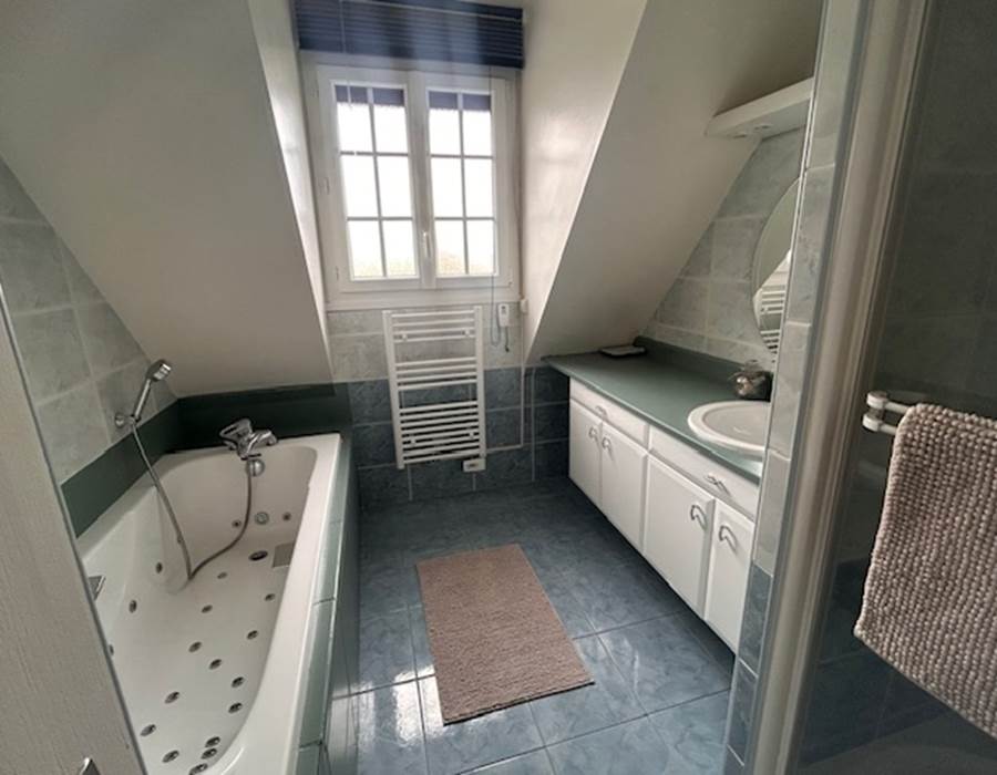 Salle de bain N°2 étage