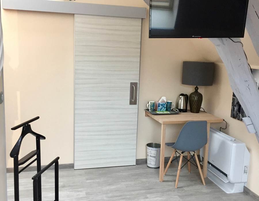 Lerougeetblanc-chambre hote gite-auxerre yonne bourgogne franche comté-piscine spa sauna hammam jacuzzi-famille couple mariage-repas dégustation- repos calme campagne-guedelon vezelay chablis joigny_Valmur3