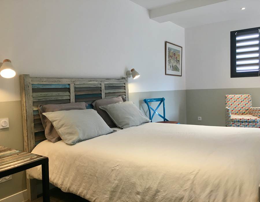 Lit queen size pour 2 personnes