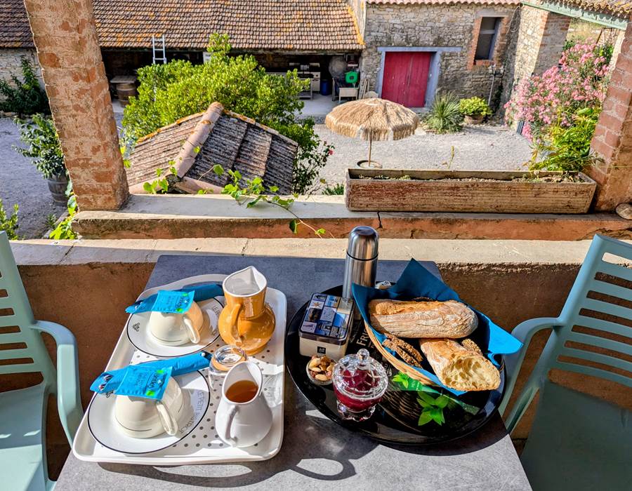 Petit-Déjeuner en Option en terrasse