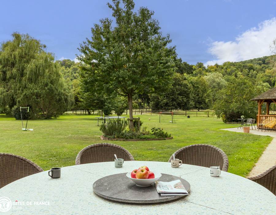 La terrasse des chambres d'hôtes et sa vue imprenable sur le parc