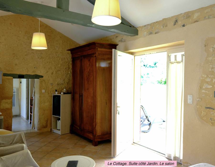 DOMAINE DU CHAMP DE L'HOSTE - chambres d'hôtes à Larzac 24170 - piscine - Dordogne - location suites - location maison de vacances - Suite côté jardin