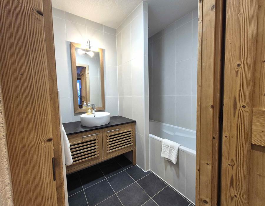 2ème chambre - salle de bain