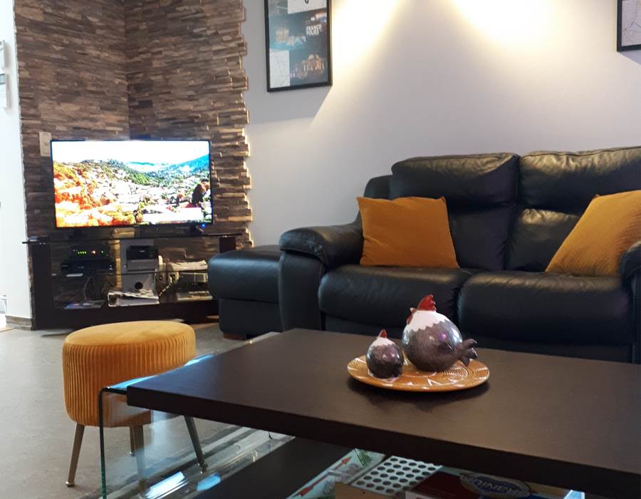 Télévision raccordée au cable.