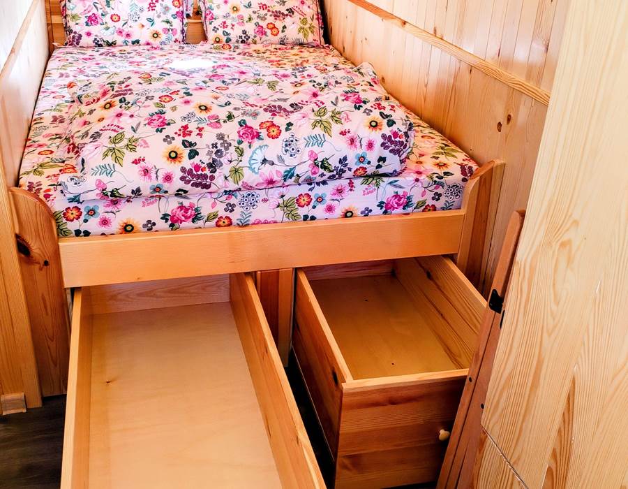 grands tiroirs de rangement sous le lit