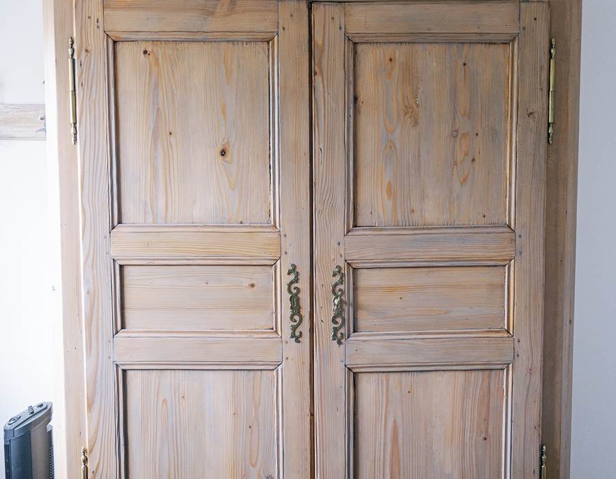 armoire / cupboard