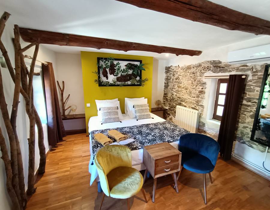 Chambre châtaigne