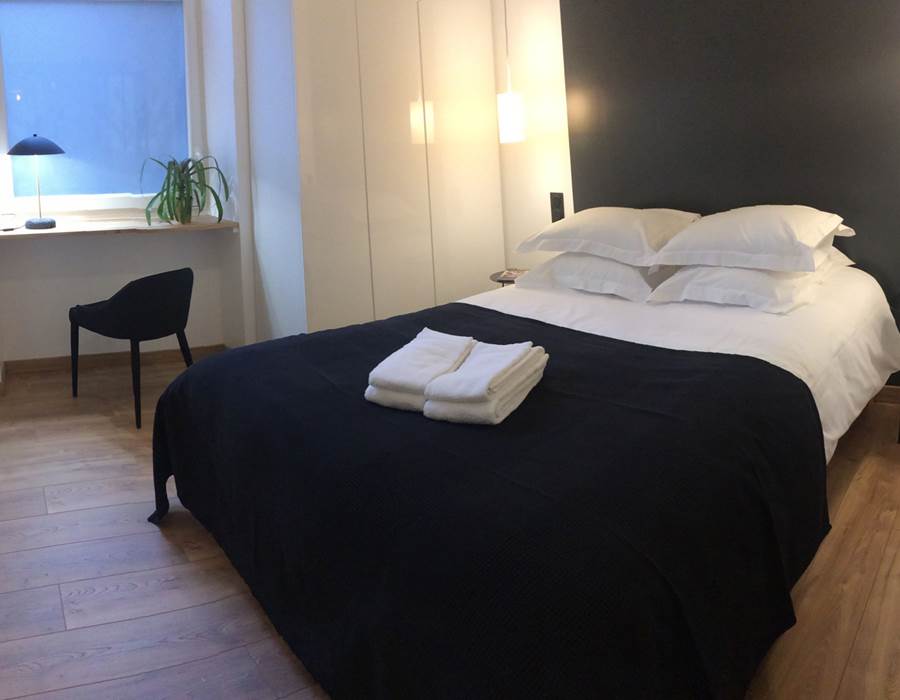 Une chambre spacieuse