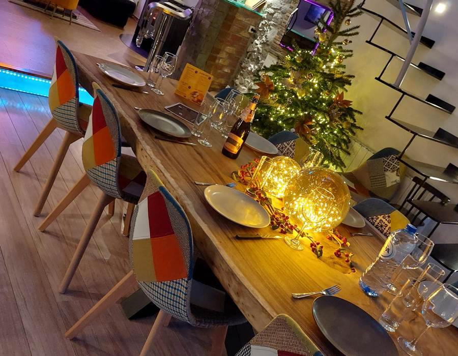 Grande table intérieur.