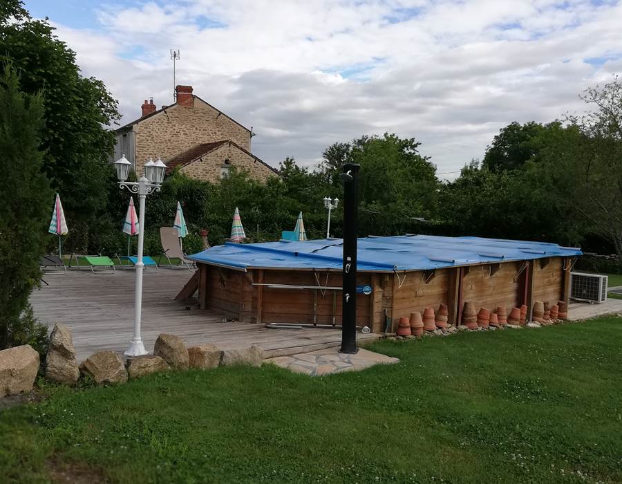 Piscine avec bâche sécurisé
