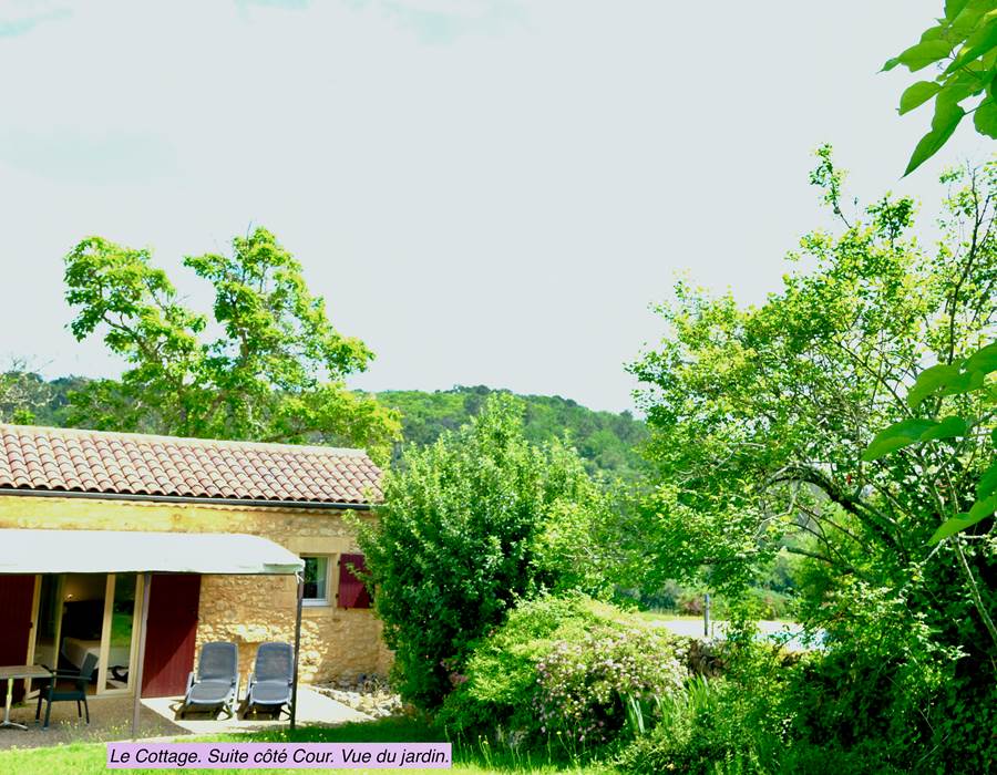DOMAINE DU CHAMP DE L'HOSTE - chambres d'hôtes à Larzac 24170 - Dordogne - location suite côté cour - location maison de vacances - suite de charme -