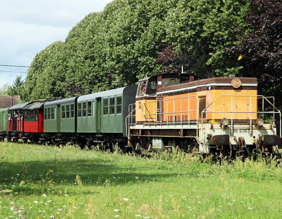 Train historique le long de la Vallée de l'Eure