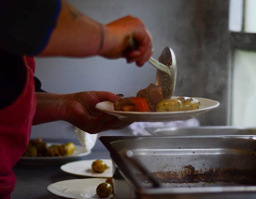 Repas servi par le traiteur "Les Imprévus de Cécilou"