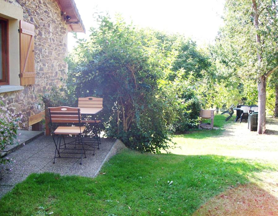Pourquoi pas un petit café ? Juste devant la porte !