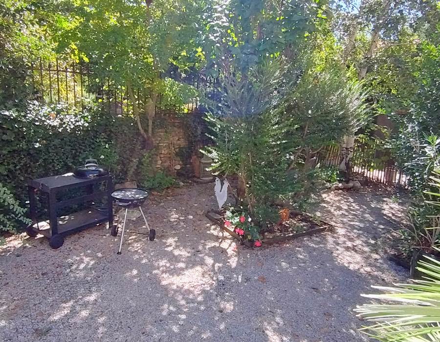 16-bis-gite-hotel-marssac-jardin-bbq-repas