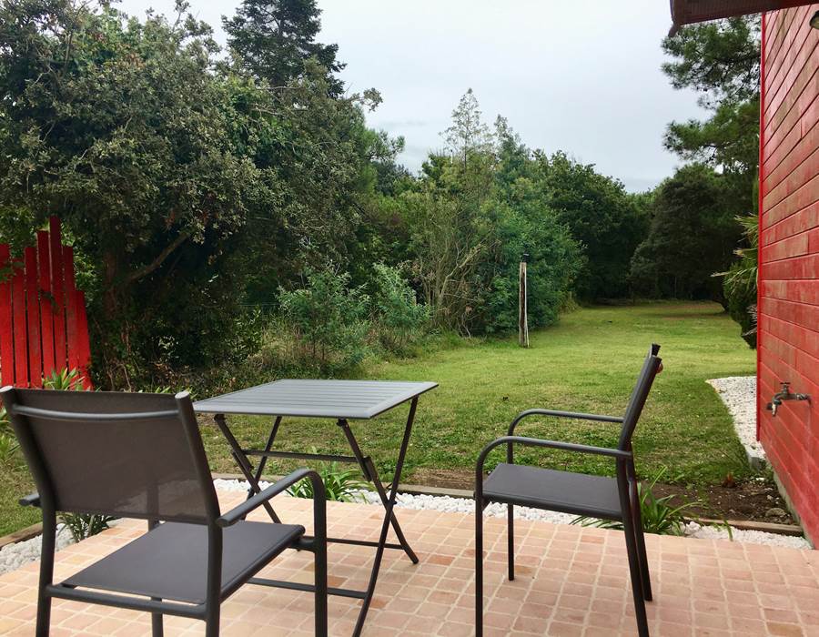 La chambre dispose d'une terrasse privée