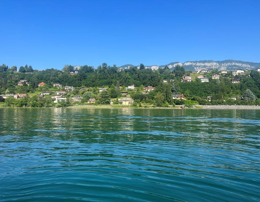 vue de la propriété depuis le lac