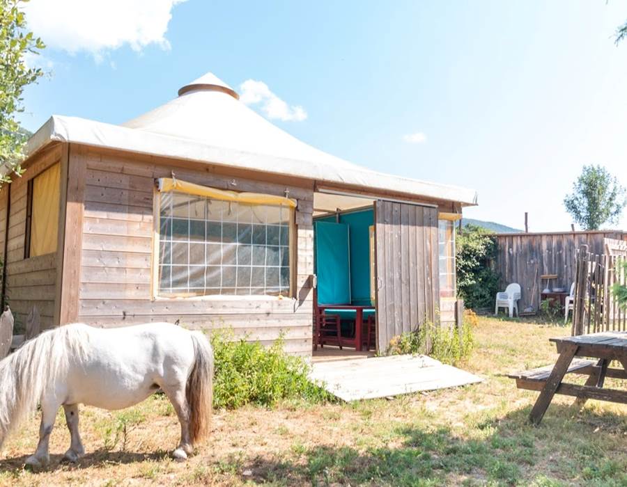Spring-garden-Chalets-tente-poney