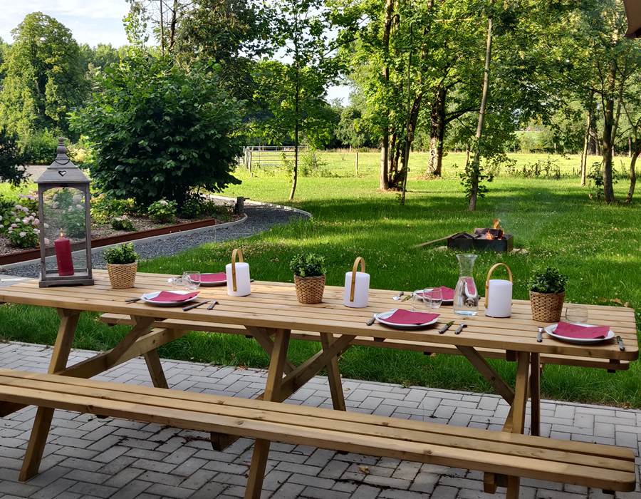 La table extérieure