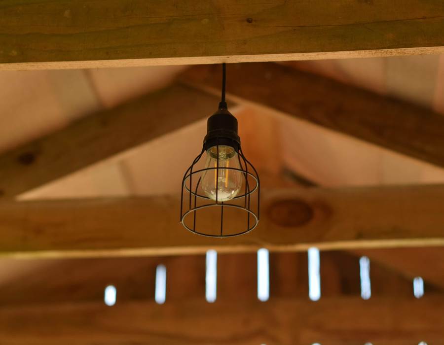 Les lumières sont fournies par des panneaux solaires