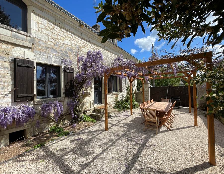 La Terrasse, sa Glycine et son Barbecue