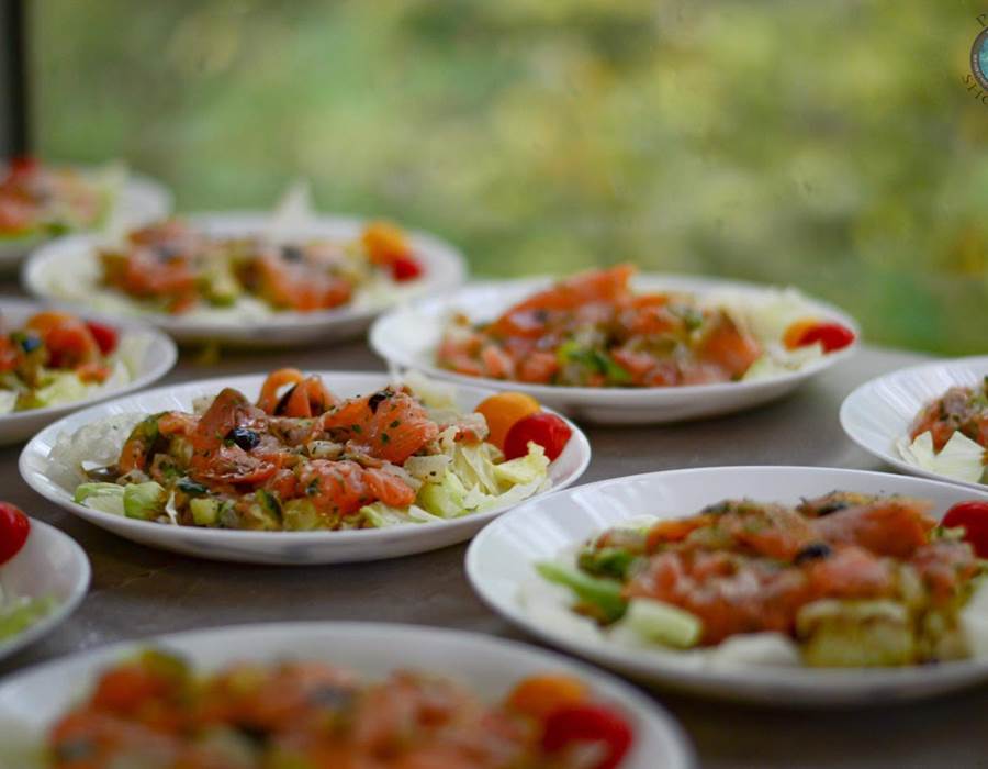 Repas servi par le traiteur "Les Imprévus de Cécilou"